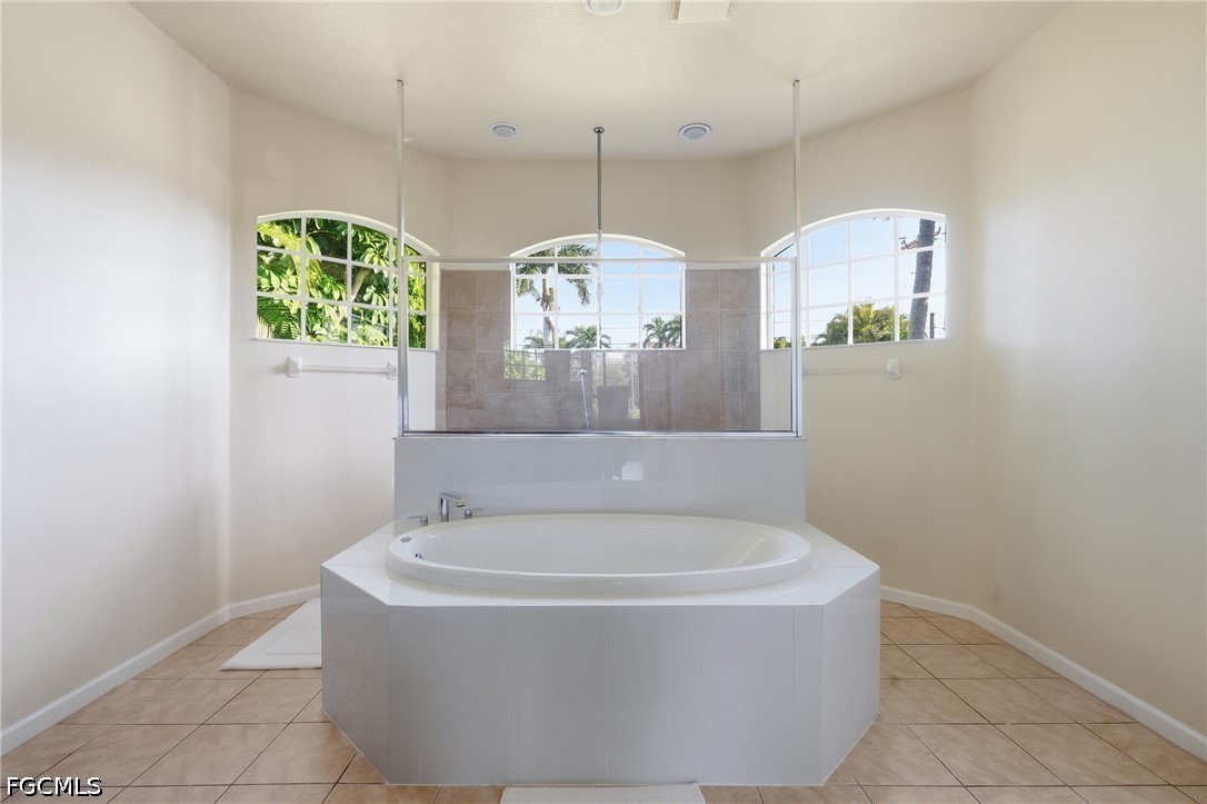 3 Bed Pool Home for Sale in Cape Coral, photo 24