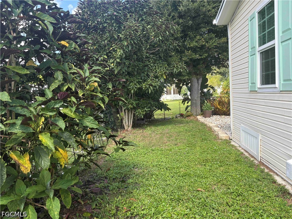 2 Bed Waterfront Home for Sale in North Fort Myers, photo 24