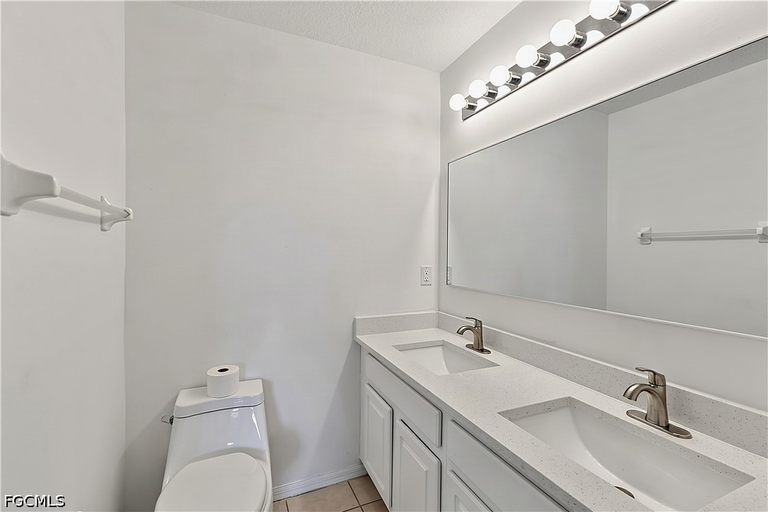 2 Bed Waterfront Home for Sale in Fort Myers, photo 24