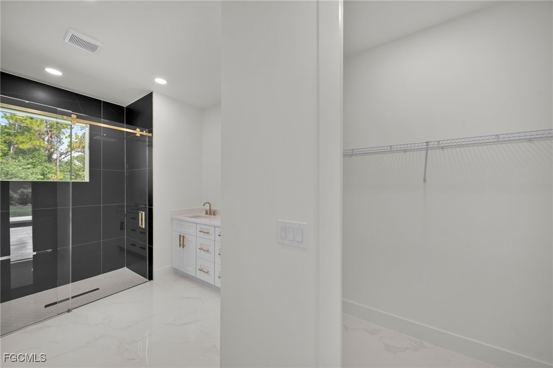 4 Bed SingleFamilyResidence for Sale in Lehigh Acres, photo 25