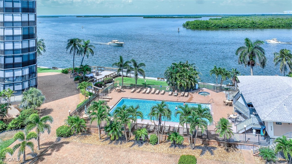 2 Bed Waterfront Home for Sale in Harbour Pointe Condo, photo 25
