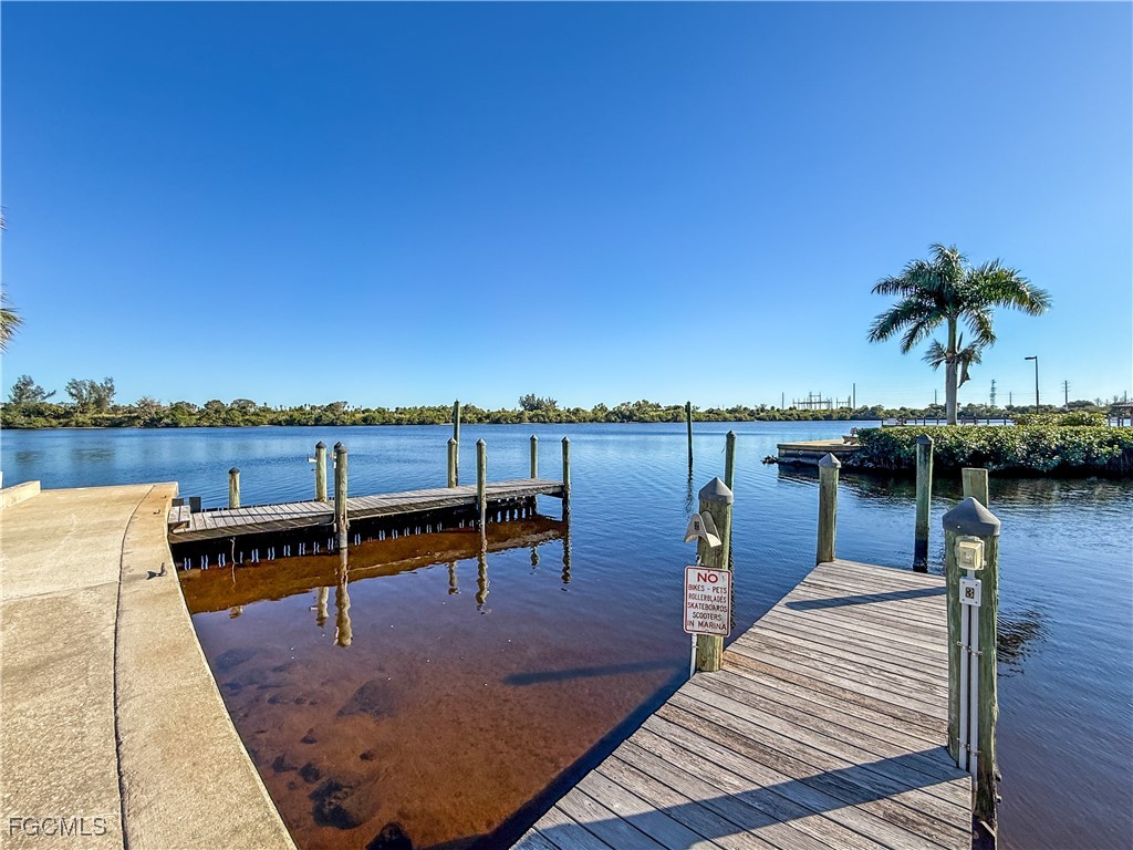 2 Bed Waterfront Home for Sale in North Fort Myers, photo 25
