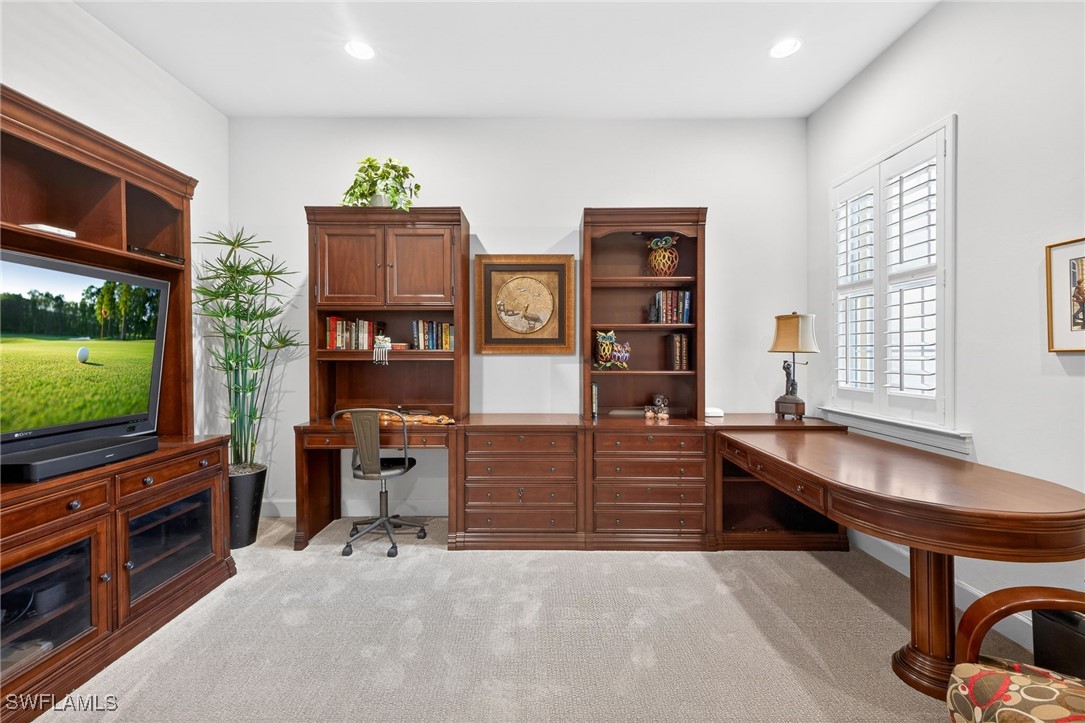 3 Bed Condominium for Sale in Somerset, photo 25