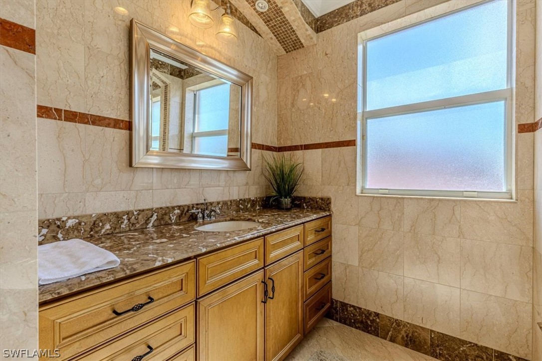 5 Bed SingleFamilyResidence for Sale in Naples, photo 25