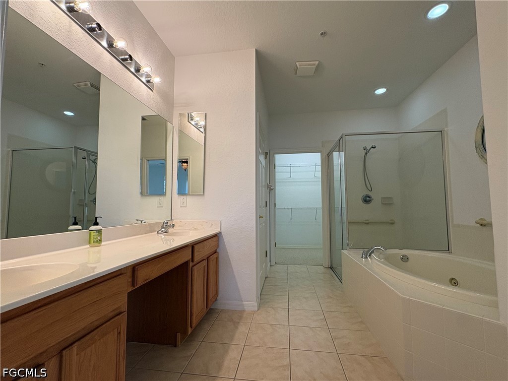 2 Bed Waterfront Home for Sale in Fort Myers, photo 25
