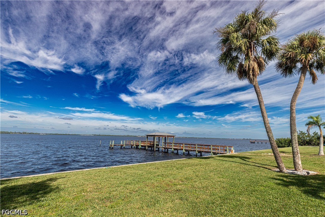 2 Bed Waterfront Home for Sale in Fort Myers, photo 25