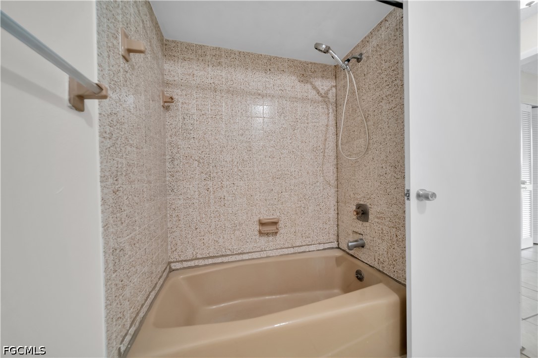 4 Bed Waterfront Home for Sale in Fort Myers, photo 25