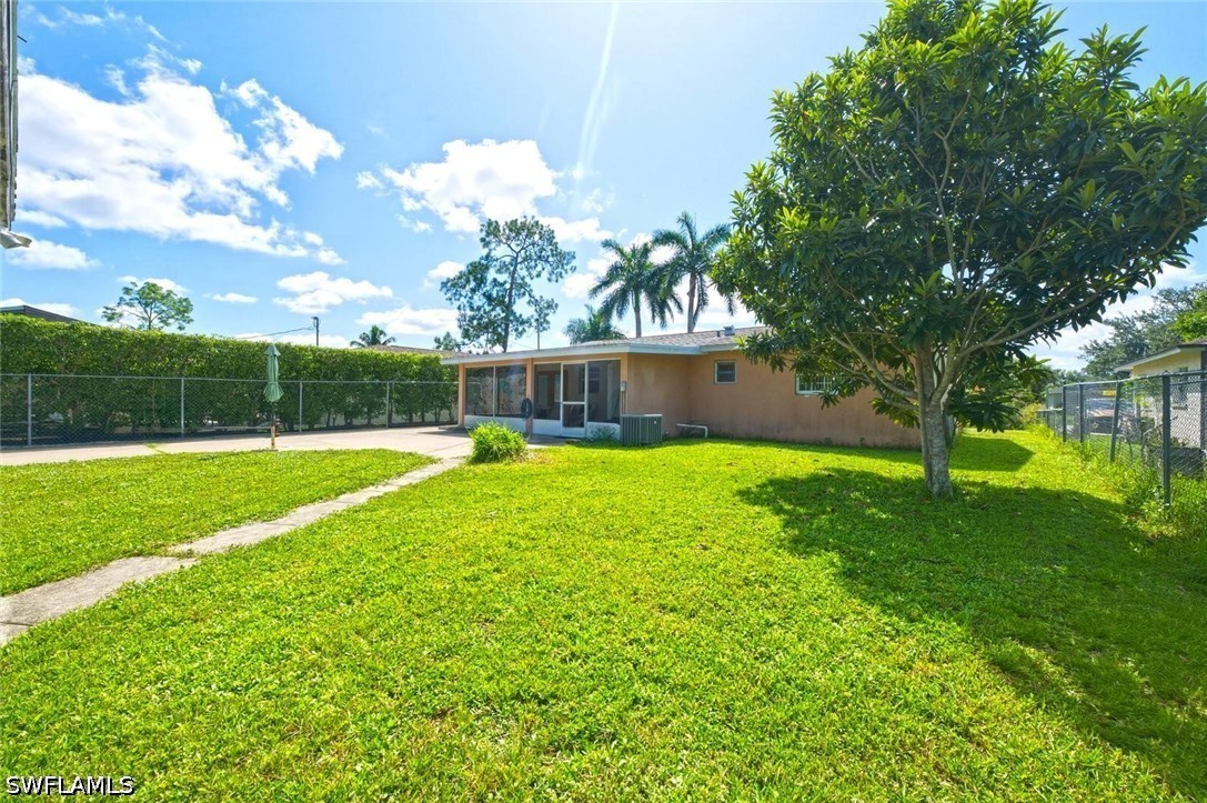 3 Bed SingleFamilyResidence for Sale in Naples, photo 25