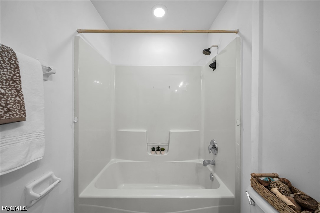 3 Bed SingleFamilyResidence for Sale in Cape Coral, photo 25