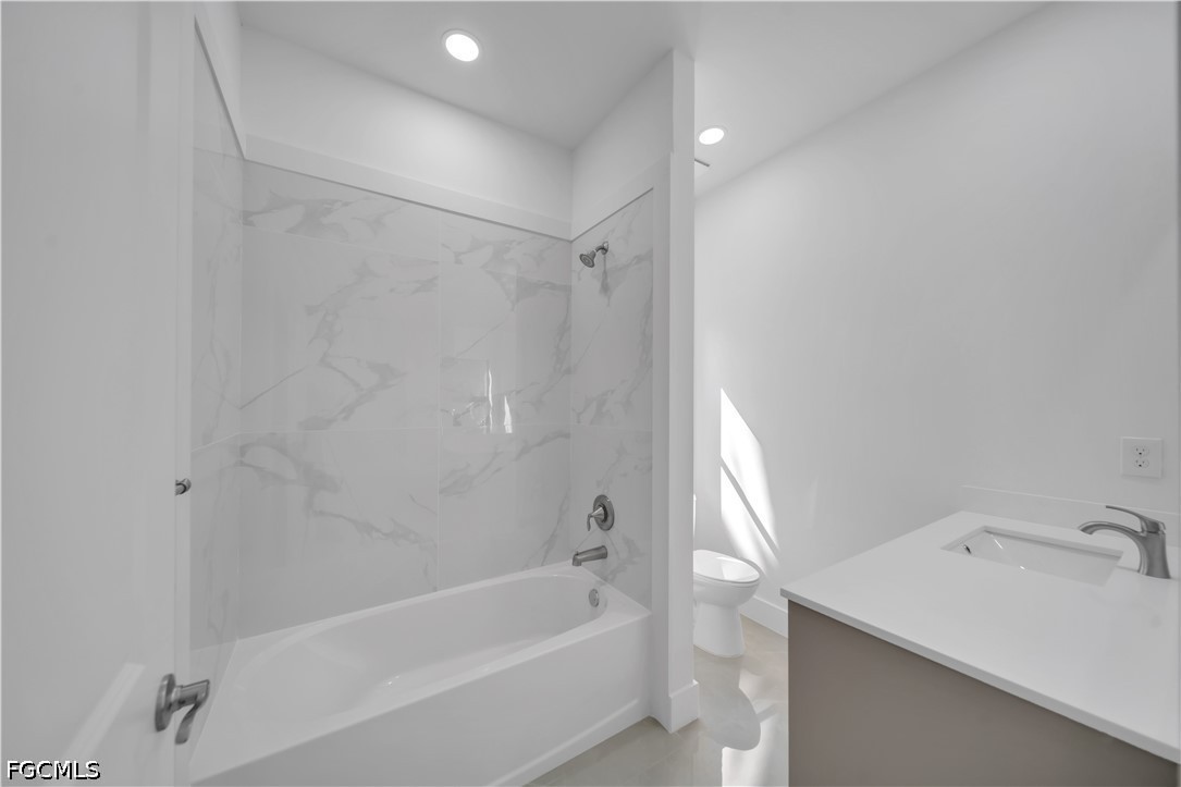 4 Bed SingleFamilyResidence for Sale in Lehigh Acres, photo 25