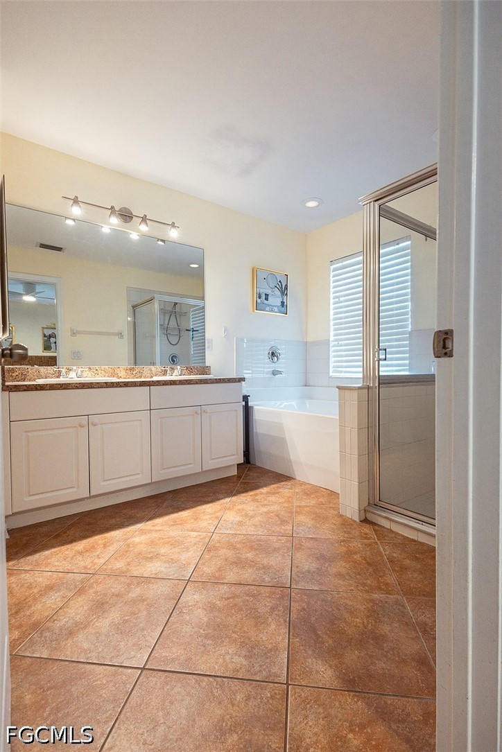 3 Bed SingleFamilyResidence for Sale in Mirror Lakes, photo 25