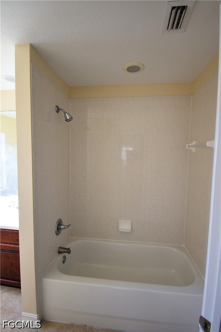 4 Bed SingleFamilyResidence for Sale in Cape Coral, photo 25