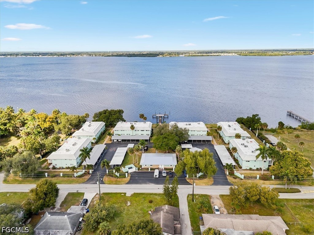 1 Bed Waterfront Home for Sale in Fort Myers, photo 25