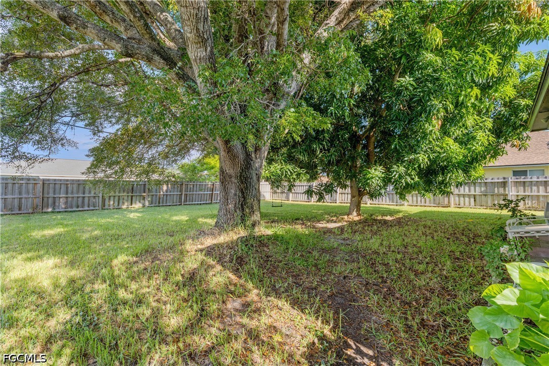 2 Bed SingleFamilyResidence for Sale in Cape Coral, photo 25