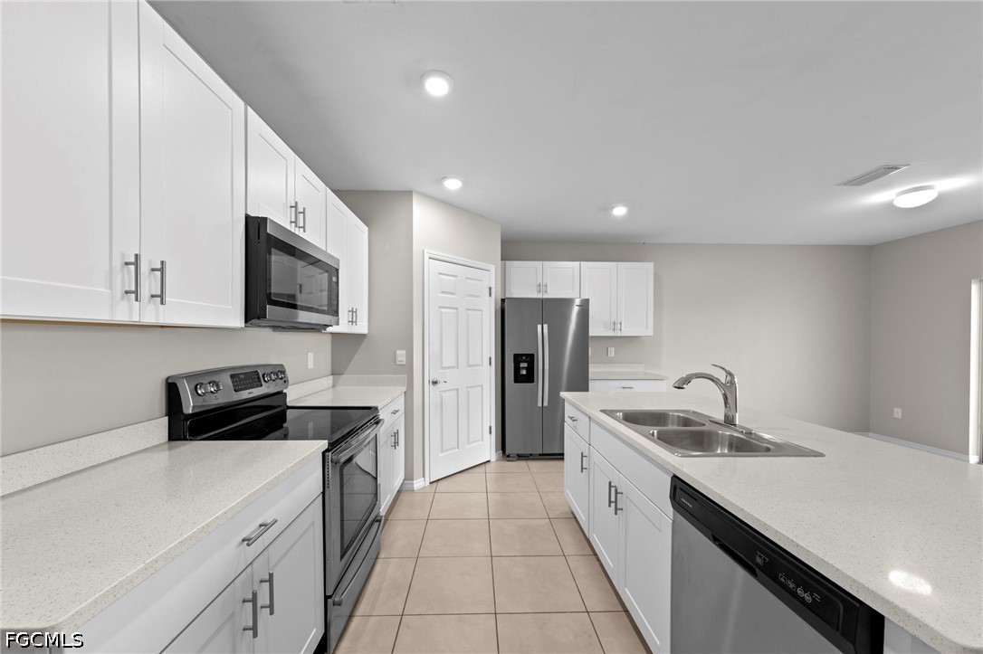 4 Bed SingleFamilyResidence for Sale in Cape Coral, photo 25