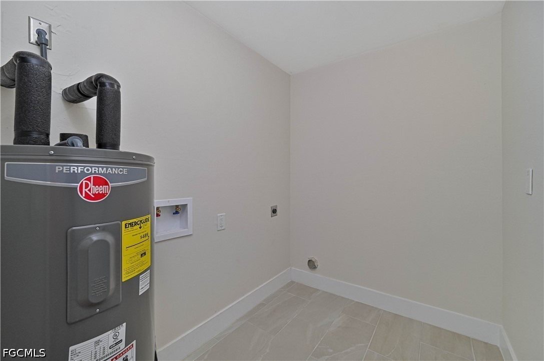 4 Bed SingleFamilyResidence for Sale in Rainbow Groves, photo 25
