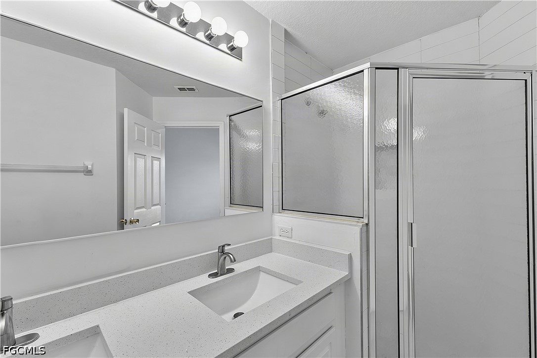 2 Bed Waterfront Home for Sale in Fort Myers, photo 25