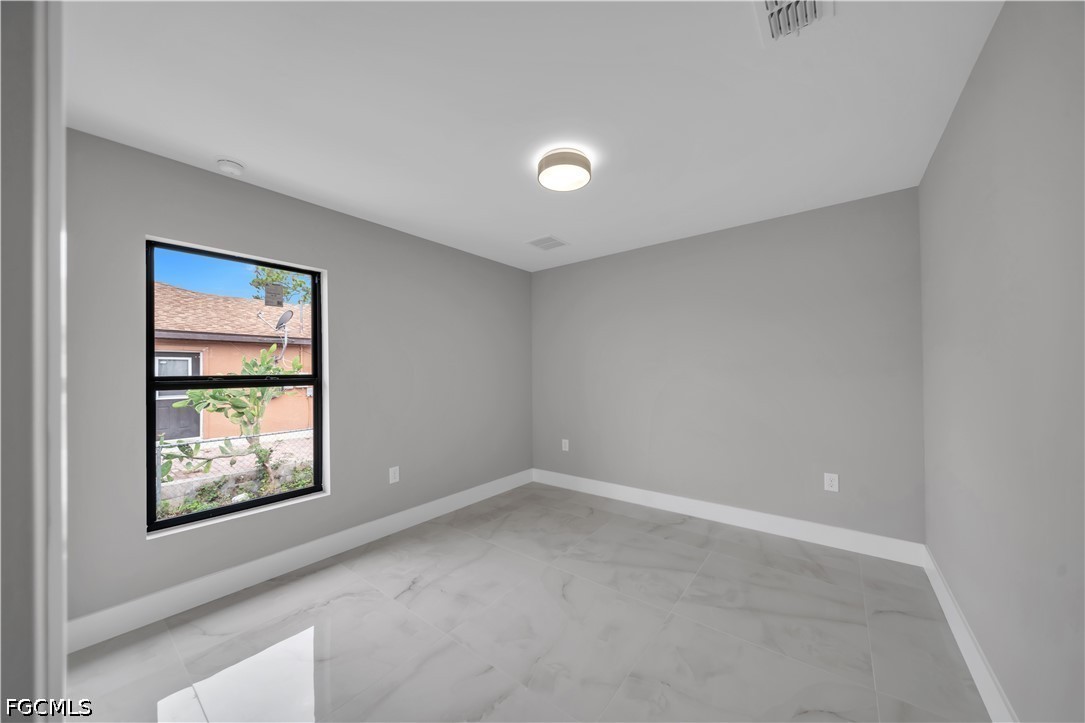 3 Bed SingleFamilyResidence for Sale in Lehigh Acres, photo 25