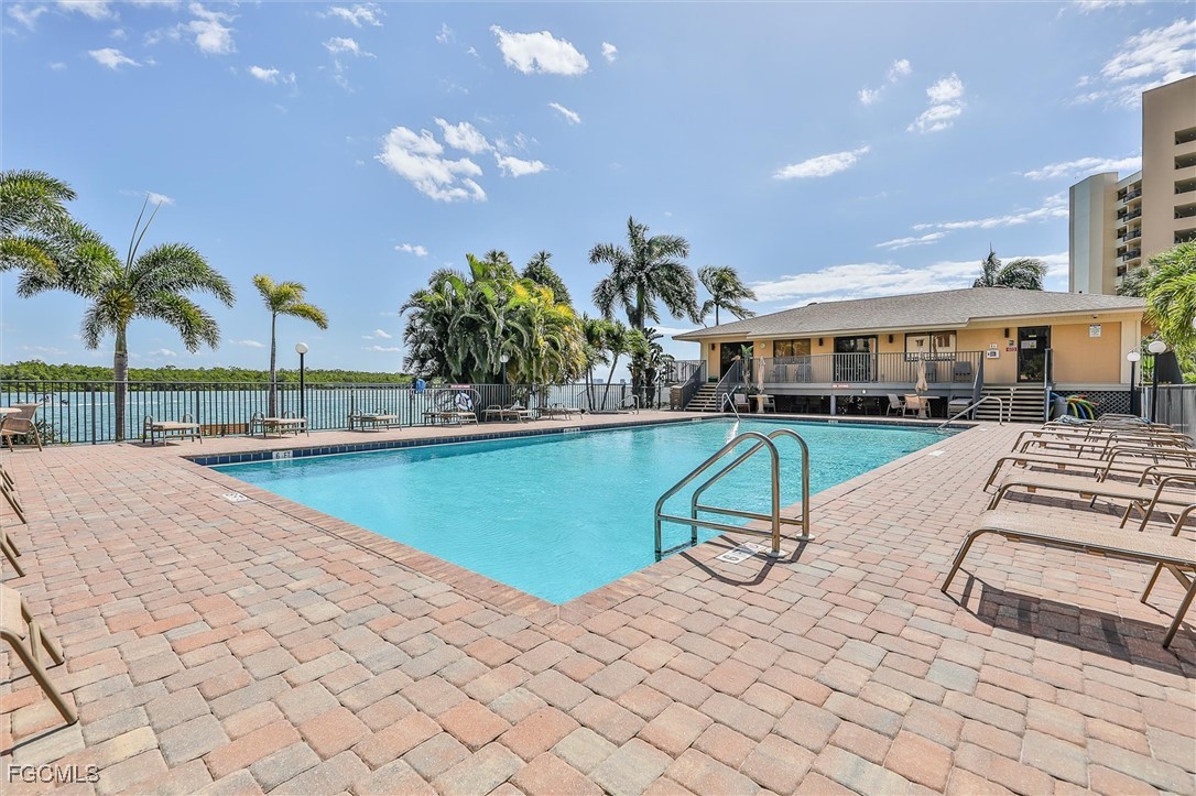 2 Bed Waterfront Home for Sale in Harbour Pointe Condo, photo 26