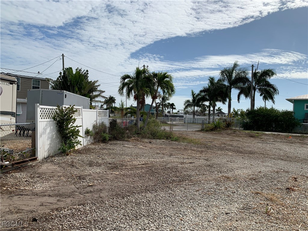 Waterfront Home for Sale in Trailerhaven, photo 26