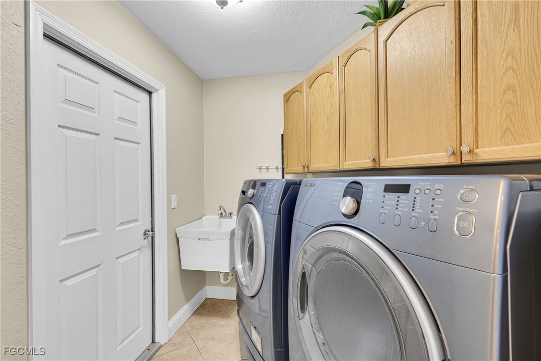 3 Bed SingleFamilyResidence for Sale in Cape Coral, photo 26