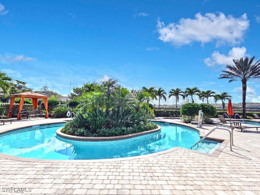 2 Bed Attached for Sale in Naples, photo 26