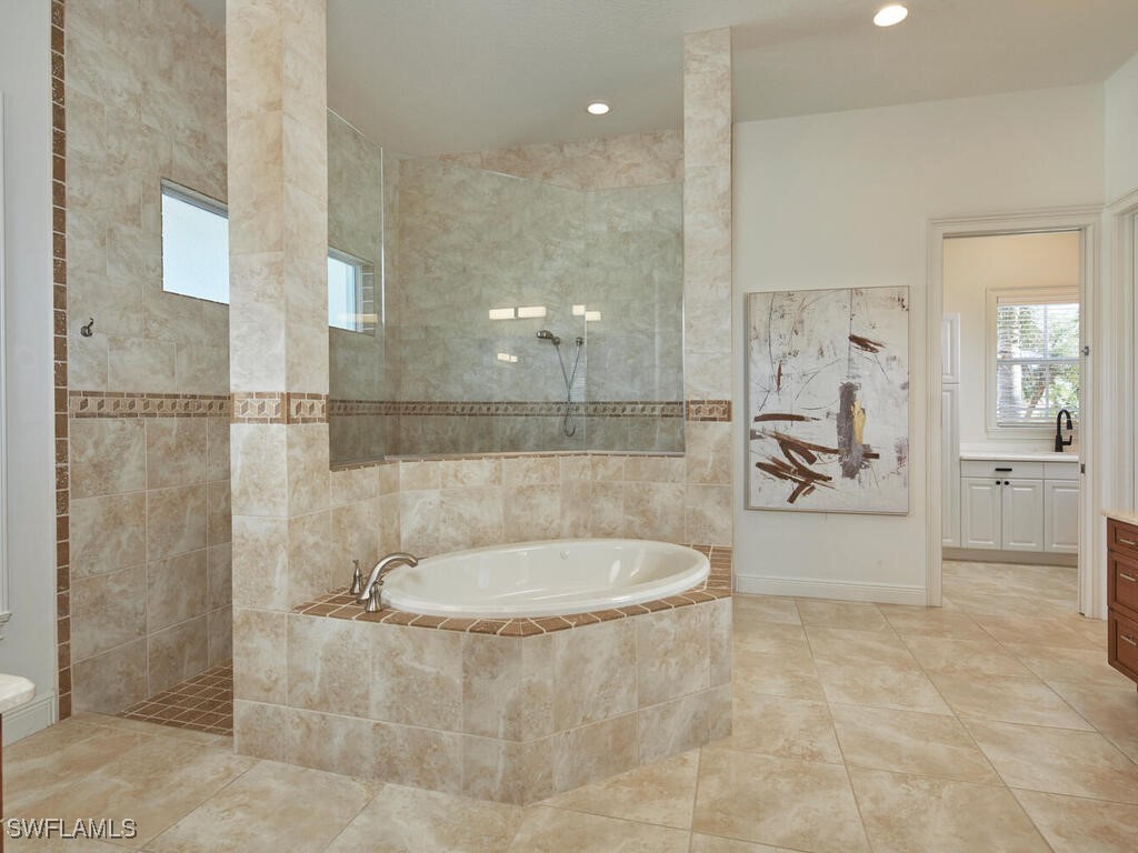 6 Bed Pool Home for Sale in Park Shore, photo 26