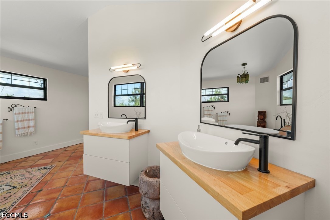 3 Bed Pool Home for Sale in Dinkins Bayou, photo 26