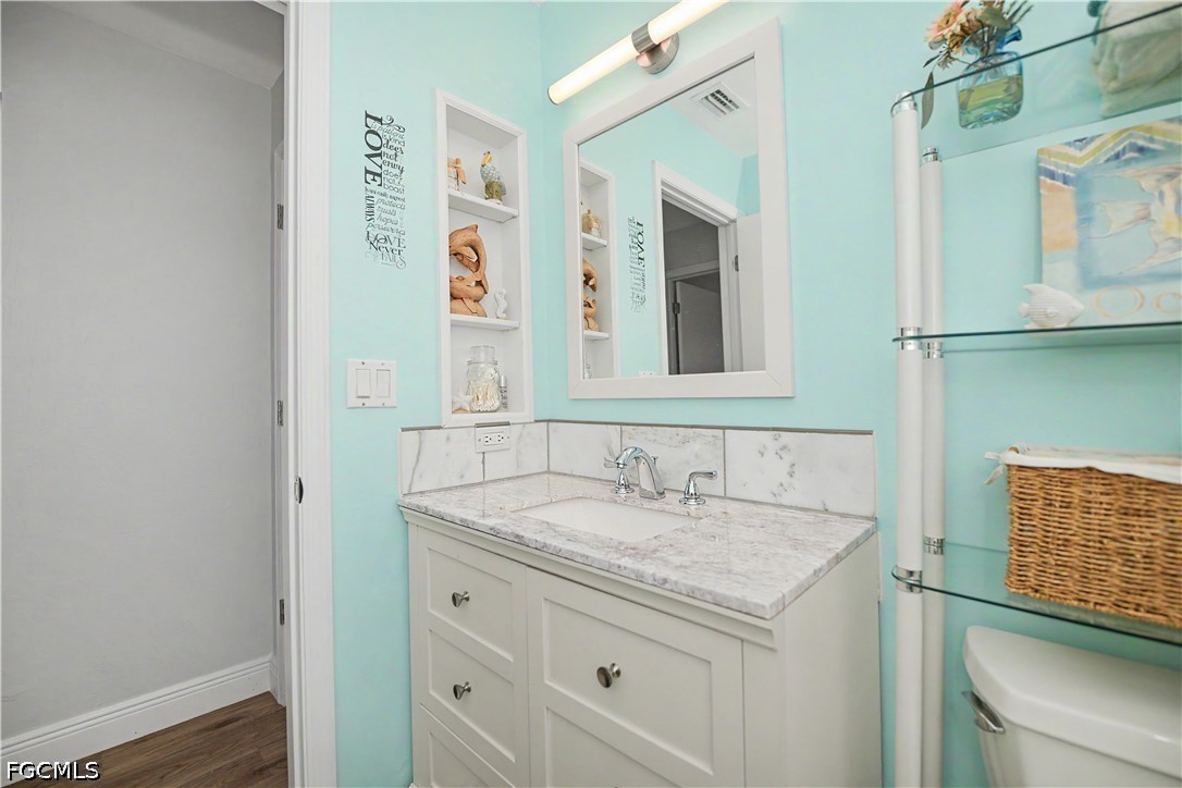 2 Bed SingleFamilyResidence for Sale in North Fort Myers, photo 26