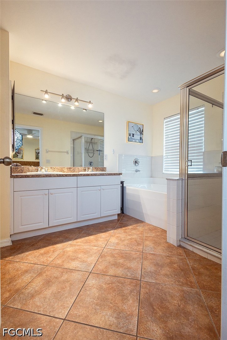 3 Bed SingleFamilyResidence for Sale in Mirror Lakes, photo 26