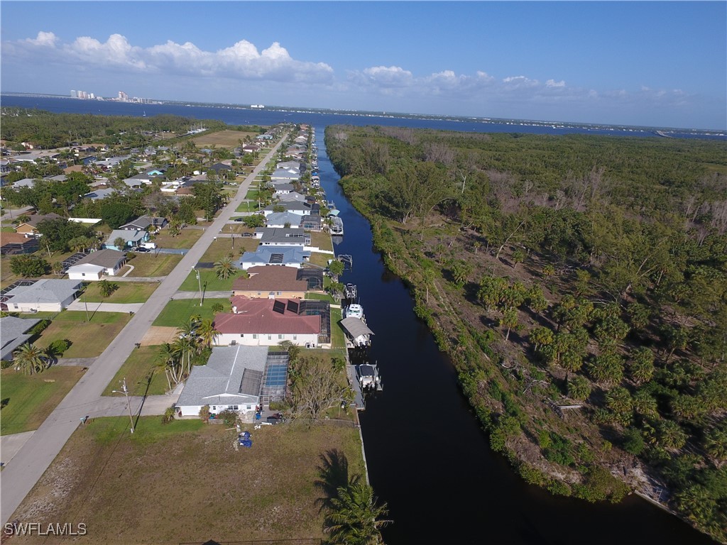 2 Bed Pool Home for Sale in Cape Coral, photo 27