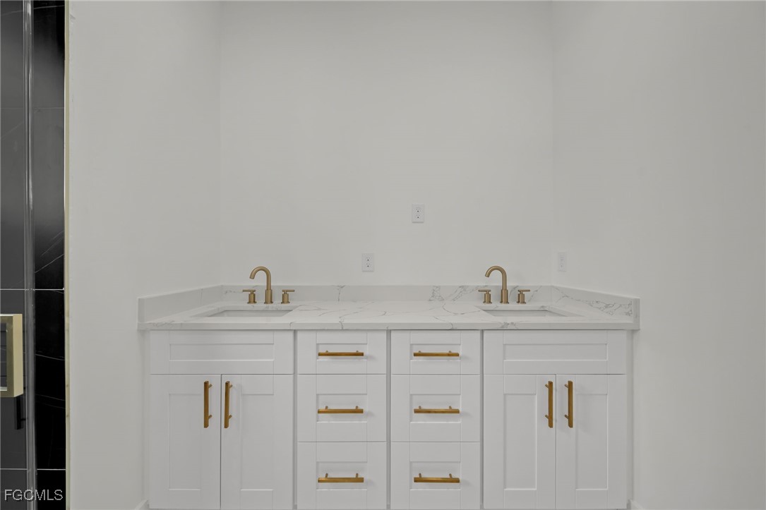 4 Bed SingleFamilyResidence for Sale in Lehigh Acres, photo 27