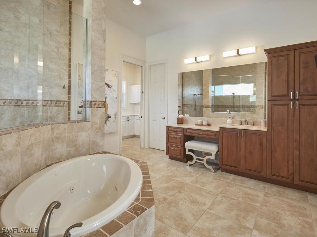 6 Bed Pool Home for Sale in Park Shore, photo 27