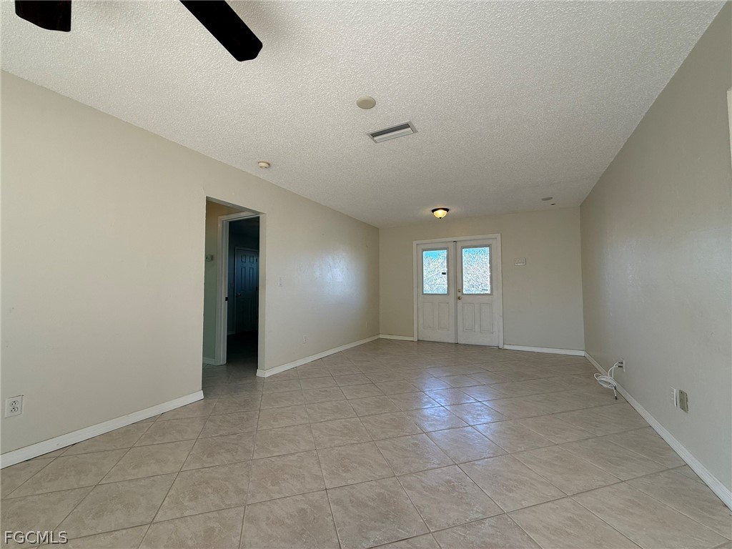 3 Bed SingleFamilyResidence for Sale in Cape Coral, photo 27