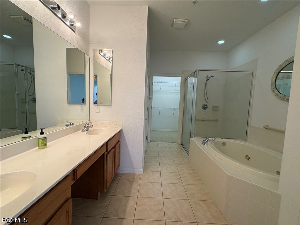 2 Bed Waterfront Home for Sale in Fort Myers, photo 27