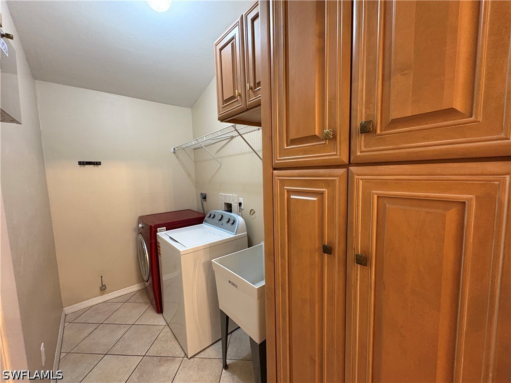 3 Bed SingleFamilyResidence for Sale in Naples, photo 27