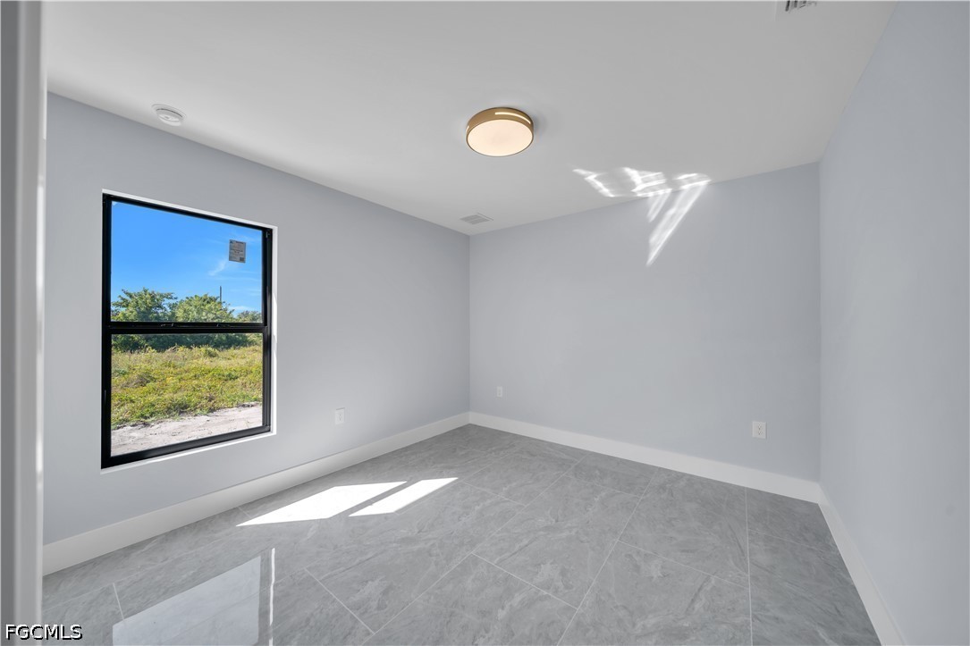 3 Bed SingleFamilyResidence for Sale in Lehigh Acres, photo 27
