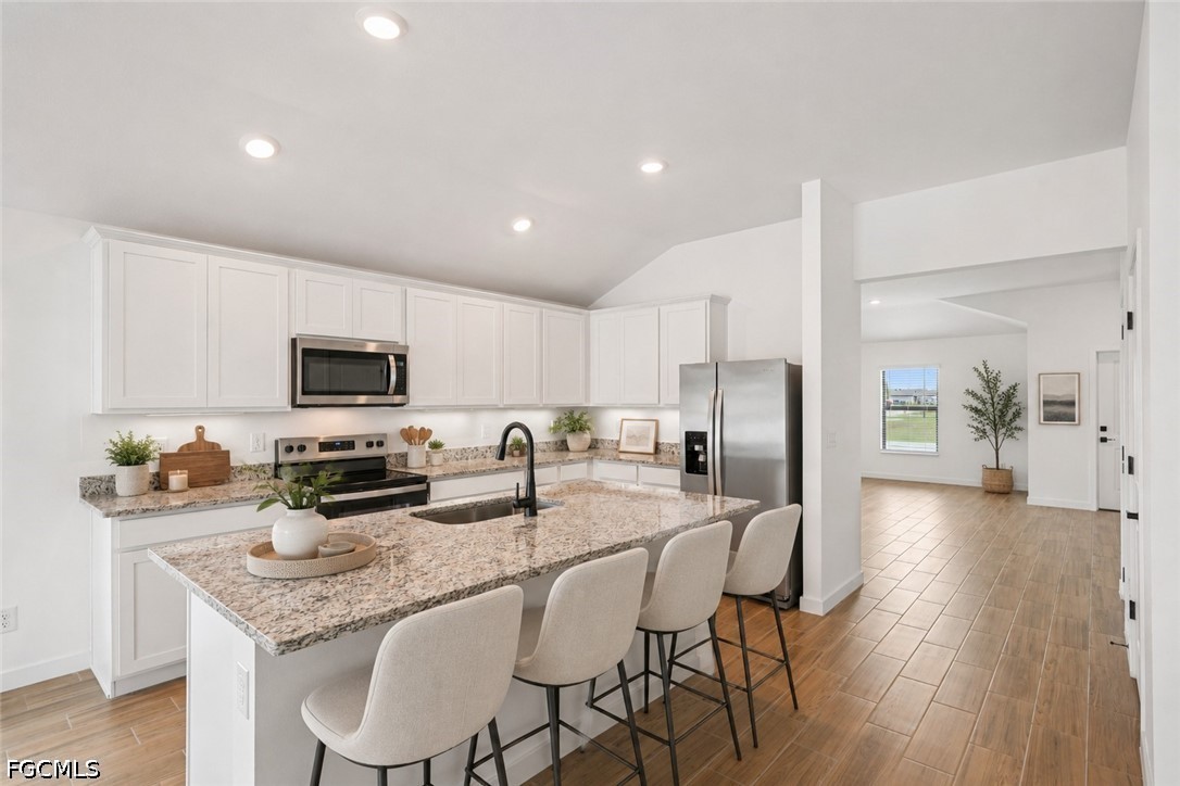 4 Bed SingleFamilyResidence for Sale in Mirror Lakes, photo 27