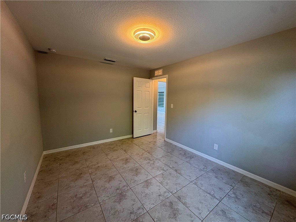3 Bed SingleFamilyResidence for Sale in Cape Coral, photo 27