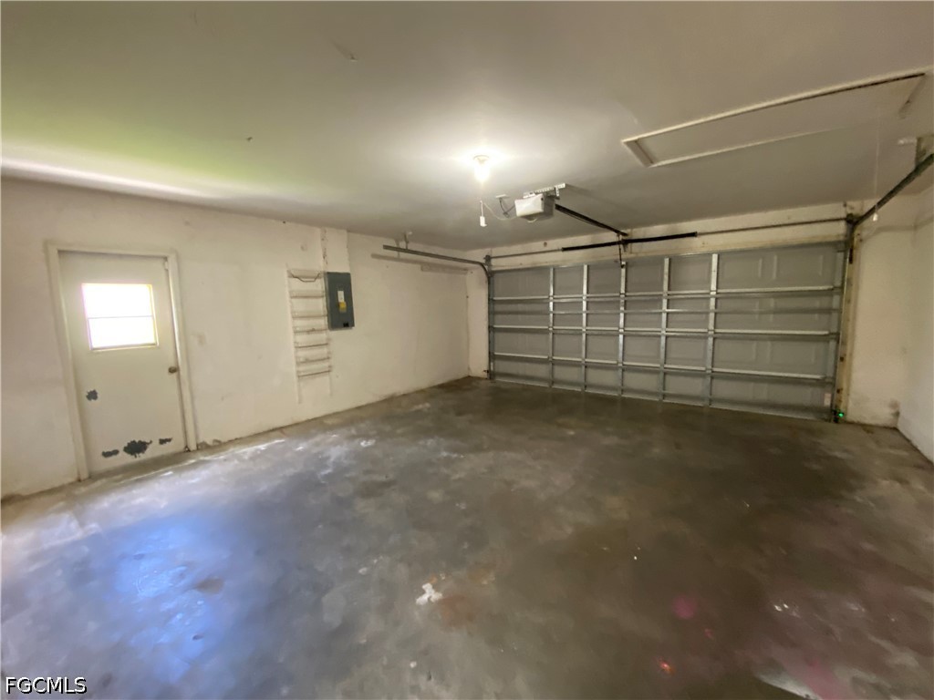 3 Bed Pool Home for Sale in Cape Coral, photo 27
