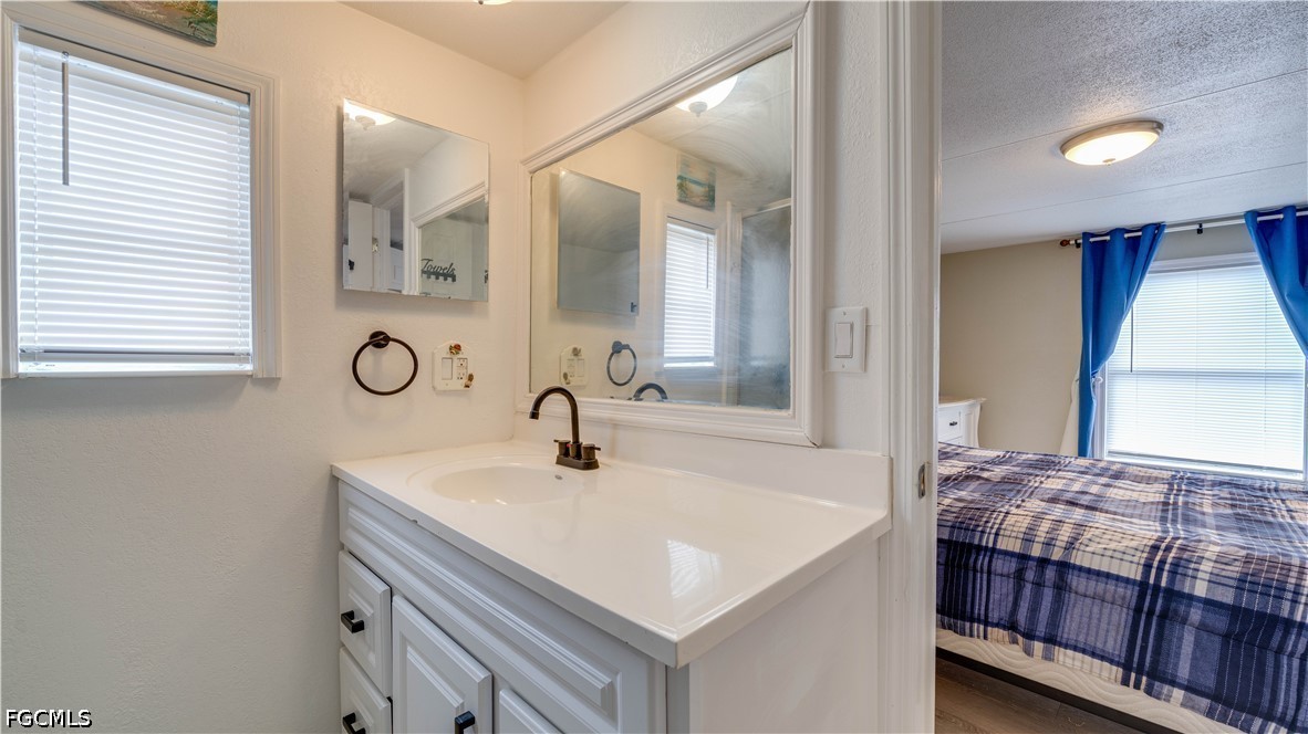 2 Bed ManufacturedHome for Sale in North Fort Myers, photo 27