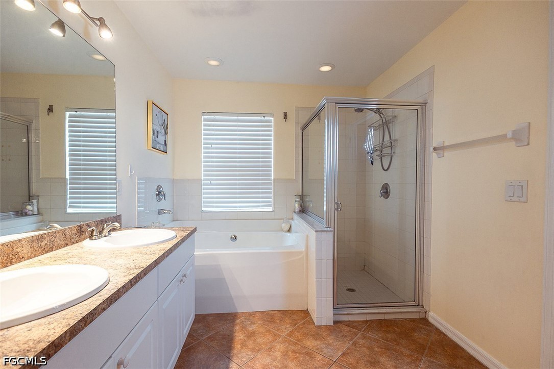 3 Bed SingleFamilyResidence for Sale in Mirror Lakes, photo 27