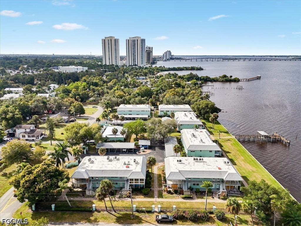 1 Bed Waterfront Home for Sale in Fort Myers, photo 27