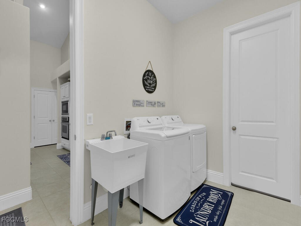 3 Bed Pool Home for Sale in Cape Coral, photo 28