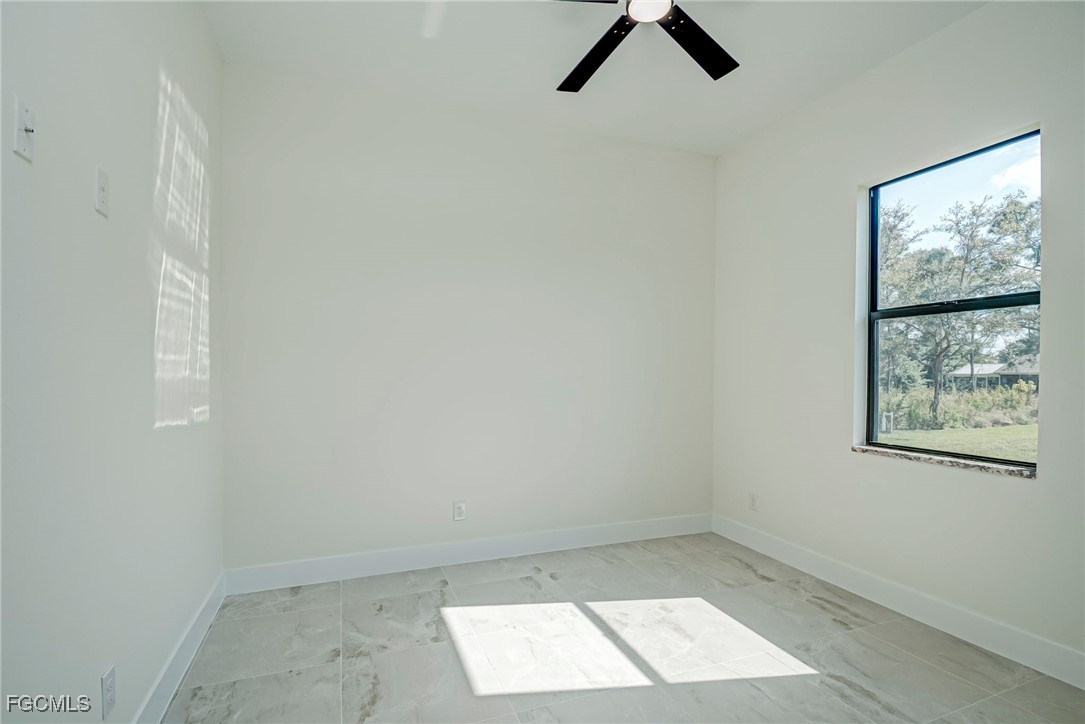 3 Bed SingleFamilyResidence for Sale in Lehigh Acres, photo 28