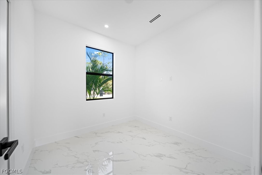 4 Bed SingleFamilyResidence for Sale in Lehigh Acres, photo 28