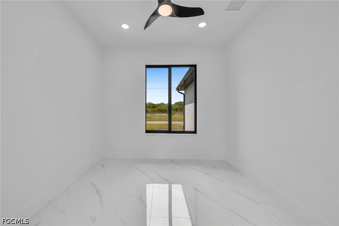 3 Bed SingleFamilyResidence for Sale in Lehigh Acres, photo 28