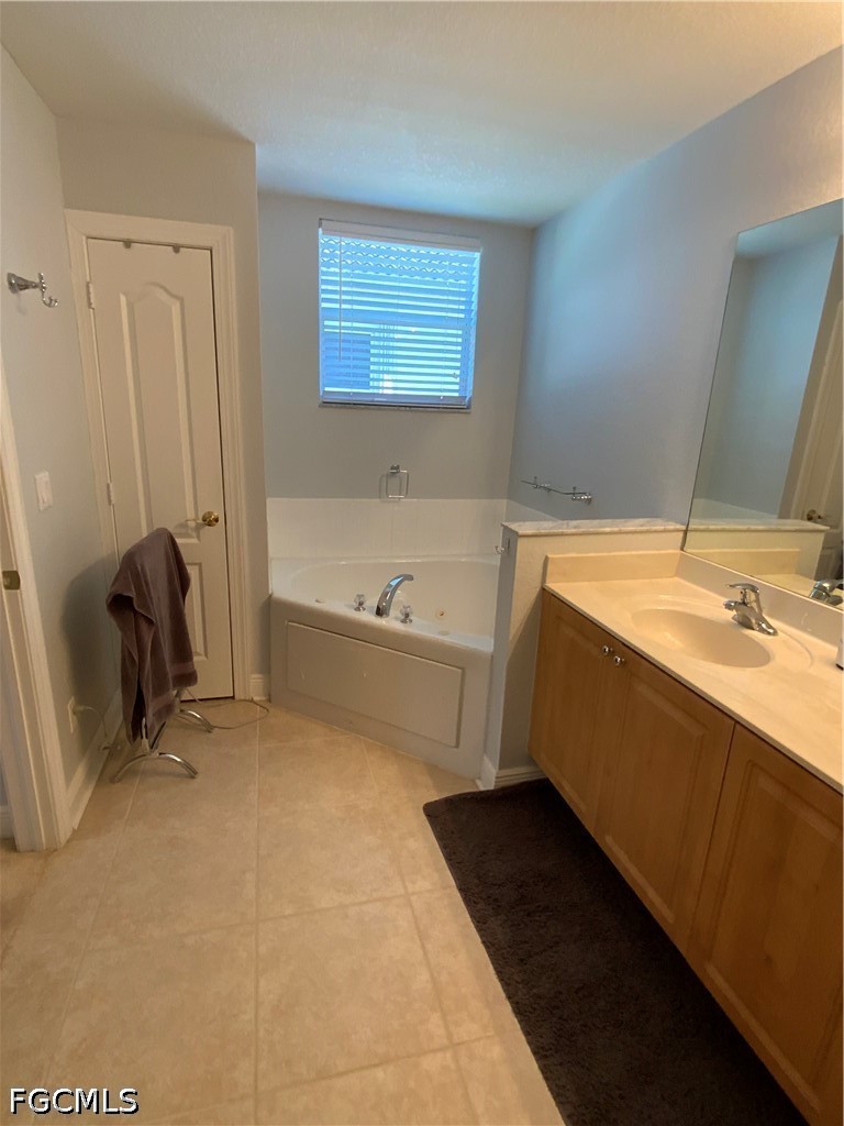 3 Bed Waterfront Home for Sale in Coral Lakes, photo 28