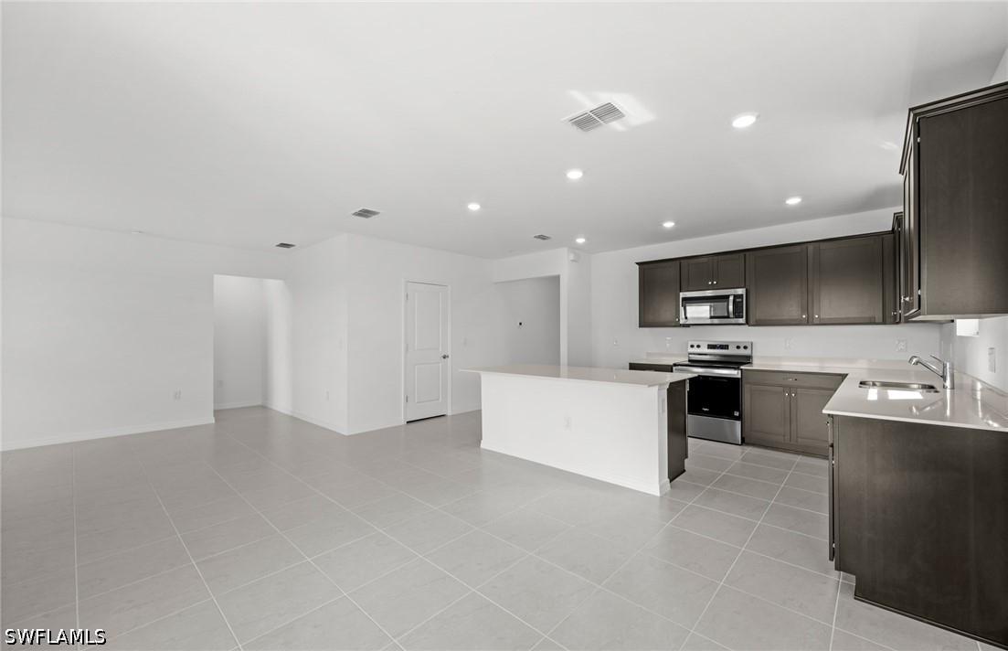 4 Bed SingleFamilyResidence for Sale in Whispering Lakes, photo 28