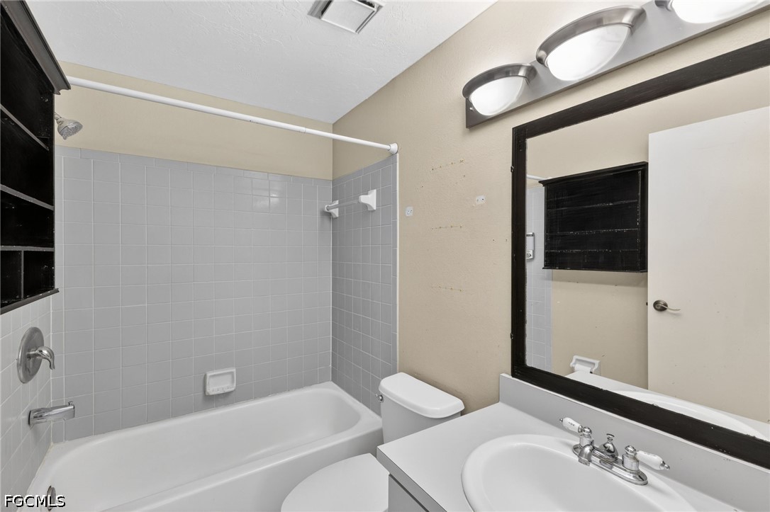 3 Bed SingleFamilyResidence for Sale in Cape Coral, photo 28